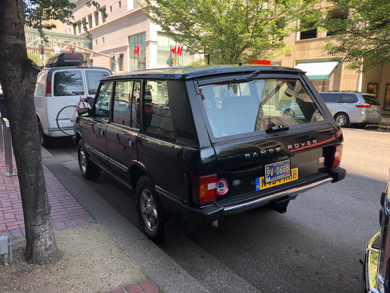 Plenty of old Range Rovers around